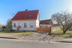 Attraktives Einfamilienhaus mit großem Garten und Pool! – Die vollständige Adresse der Immobilie erhältst du vom Anbieter., 39576 Staats – Vorschaubild 1