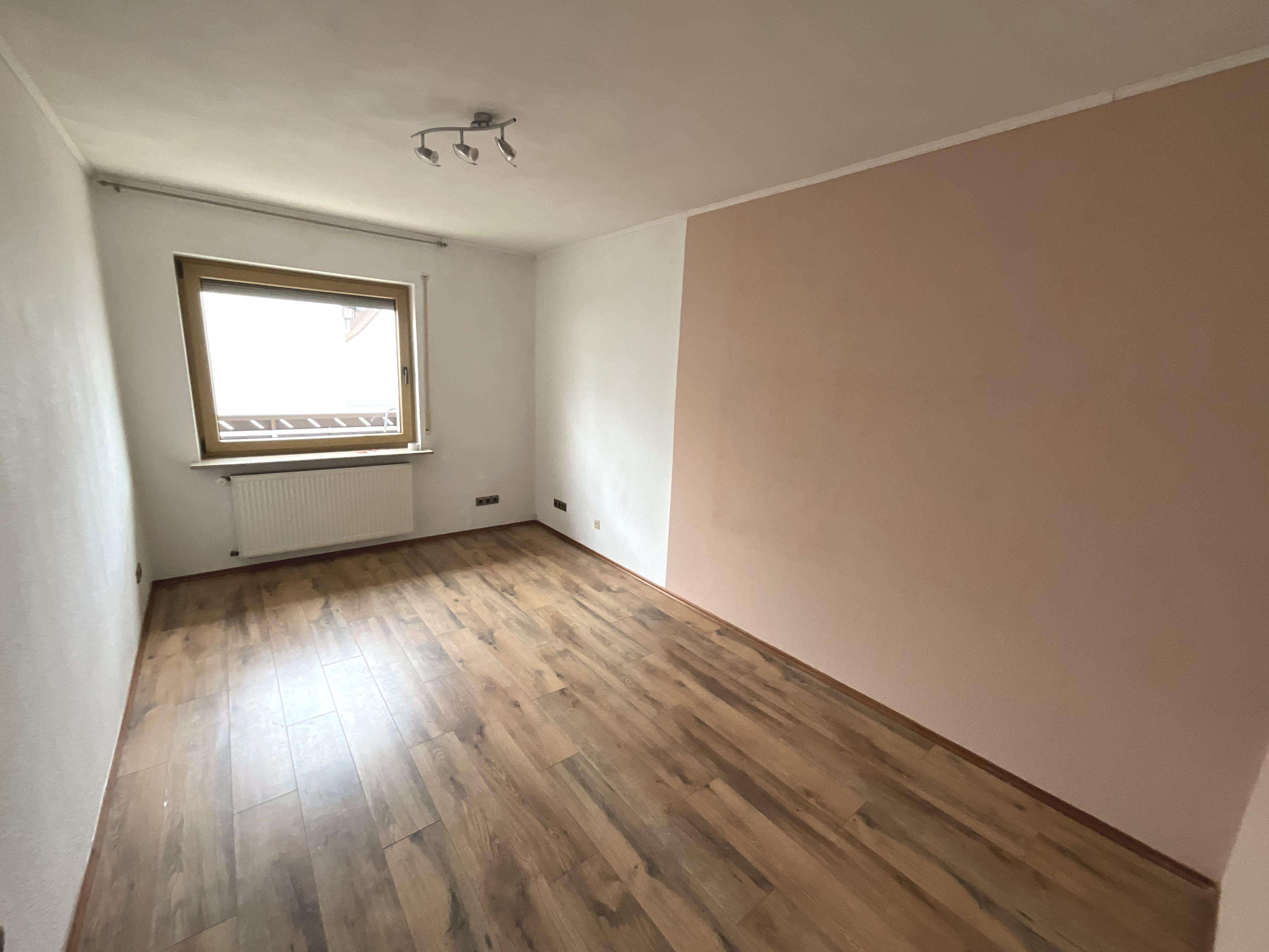 Immobilie in Andernach - Hier können Sie sofort einziehen. Inclusive Einbauküche, Kamin & Balkon. - Bild 6