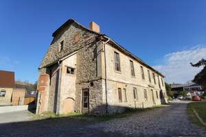 Denkmalgeschütztes Haus im Ortskern mit hoher AfA-Möglichkeit – Marktstraße 1a, 6279 Schraplau – Vorschaubild 1