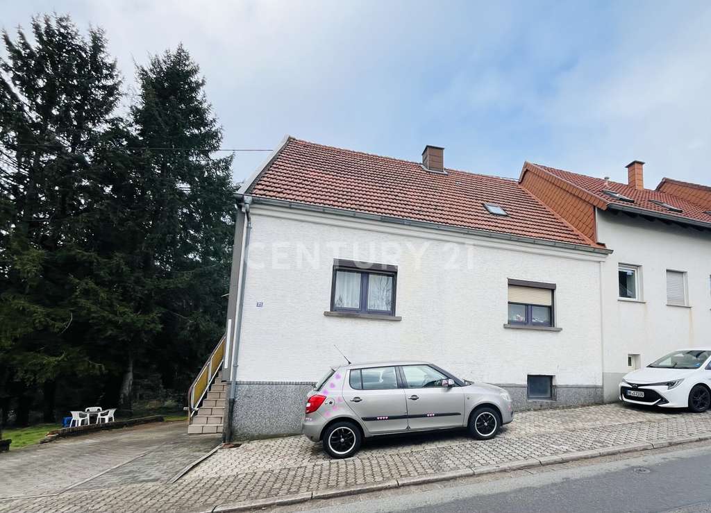 Immobilie in Illingen - Zwei Wohnhäuser, ein Grundstück – sichere Mieteinnahmen und Entwicklungsoptionen in Illingen OT - Bild 3