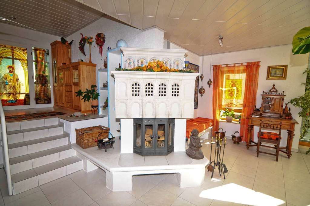 Immobilie in Bondorf - Einfamilienhaus plus großem Untergeschoss nutzbar als Einliegerwohnung oder Büroräumlichkeiten - Bild 4