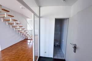 Maisonettewohnung mit 2 Zimmern, Balkon, Küche, Bad, Gäste-WC mit Tiefgaragenstellplatz & Aufzug – Die vollständige Adresse der Immobilie erhältst du vom Anbieter., 40597 Benrath, Düsseldorf – Vorschaubild 8