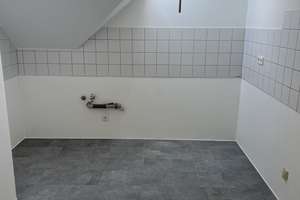 Vollständig renovierte 2-Zimmer-Wohnung mit Balkon, Keller und Tiefgaragenstellplatz in Pforzheim – Hachelallee 63, 75179 Nordstadt, Pforzheim – Vorschaubild 3