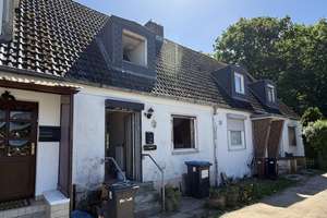 Sanierungsbedürftiges Reihenhaus – Die vollständige Adresse der Immobilie erhältst du vom Anbieter., 23569 Kücknitz, Lübeck – Vorschaubild 2