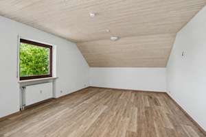 Sofort bezugsfrei! 1-Zimmer-Dachgeschoss-Wohnung in Erlangen-Alterlangen – Die vollständige Adresse der Immobilie erhältst du vom Anbieter., 91056 Alterlangen, Erlangen – Vorschaubild 3