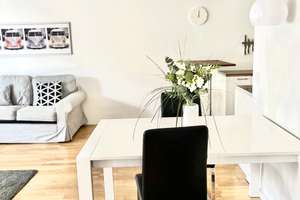 Lichtdurchflutete 2,5-Zimmerwohnung mit Balkon, Autoeinstellplatz & Kellerraum am Klieversberg – Röntgenstrasse 18a, 38440 Klieversberg, Wolfsburg – Vorschaubild 2