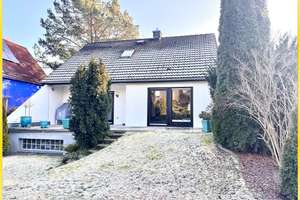 Hermsdorf! Ein besonderes Haus mit Innenpool, Kaminofen, gr. Terrasse u. zeitgemäßer Aufteilung!