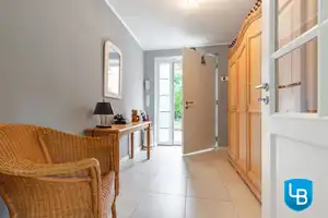 Ihr energieeffizientes, modernes Zuhause mit Einliegerwohnung, großem Garten und überdachtem Pool – Hamburg – Vorschaubild 3