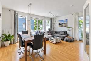 Moderne Dreizimmerwohnung mit zwei Balkonen und Einbauküche/ München-Solln