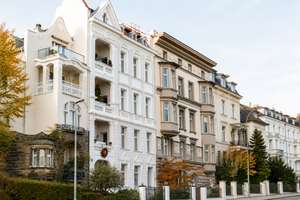 Schönes Düsseldorf. Exklusive Maisonette mit Dachterrasse, großartigem Blick & moderner Ausstattung