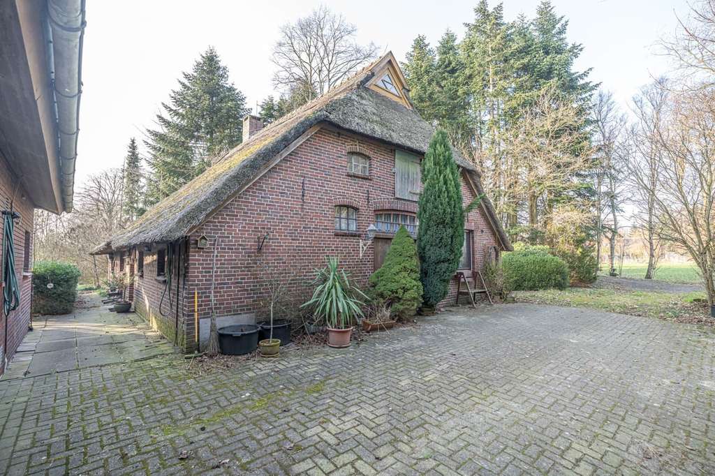 Immobilie in Jade - Landhaus mit Reetdach in traumhafter Lage - Bild 1