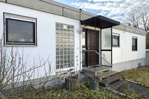 Großzügiges Wohnen auf einer Ebene – Bungalow mit kleinem Garten und Garage – Die vollständige Adresse der Immobilie erhältst du vom Anbieter., 89079 Wiblingen, Ulm – Vorschaubild 2