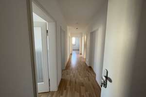 Geräumige 4-Zimmer Wohnung mit Balkon (auch als Mitarbeiterunterkunft)