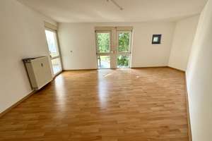 Ruhige 2-Zimmer-Wohnung mit Tiefgarageplatz  & Balkon in idyllischer Spreelage nahe dem Zentrum