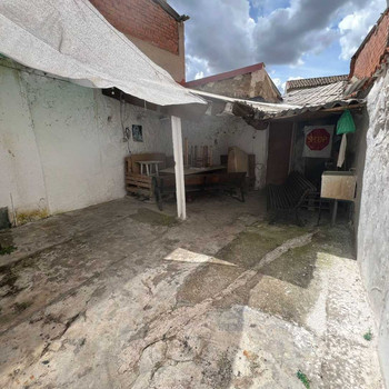 HAUS MIT PATIO IN VALDILECHA