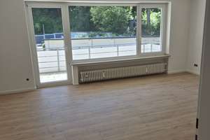 Helle, sonnendurchflutete 2-Zimmer-Wohnung mit großem Balkon ins Grüne