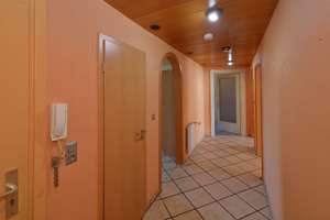 Charmante 3,5-Raum-Etagenwohnung mit Loggia, zentral in Essen-Borbeck – Die vollständige Adresse der Immobilie erhältst du vom Anbieter., 45355 Borbeck-Mitte, Essen – Vorschaubild 2