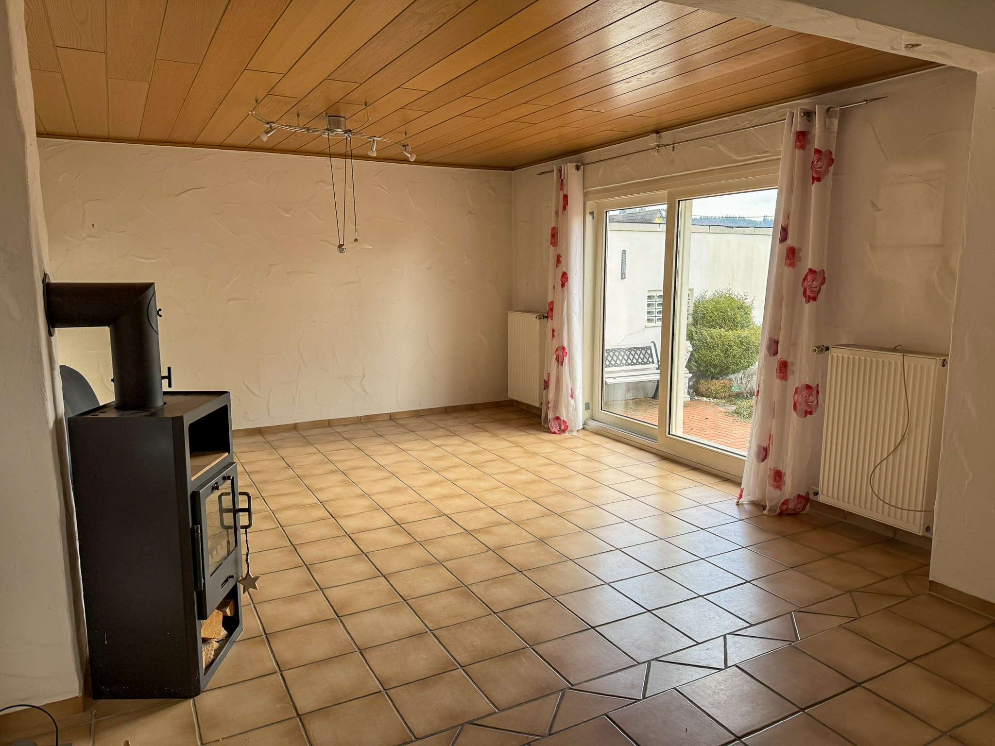 Immobilie in Kreuztal - Doppelhaushälfte in Kreuztal–Ferndorf – sonniger Garten, Garage, modernisierungsbedürftig - Bild 8