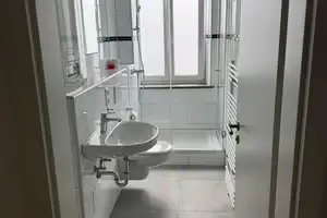 Exklusive, vollständig renovierte 3-Zimmer-Wohnung mit Balkon in Augsburg – Bauernfeindstraße 28, 86159 Augsburg – Vorschaubild 4
