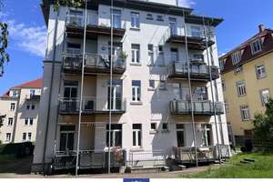 Wunderschöne, gut vermietete Wohnung mit großem Balkon und EBK in ruhiger Wohnlage! – Die vollständige Adresse der Immobilie erhältst du vom Anbieter., 1159 Löbtau-Süd, Dresden – Vorschaubild 1