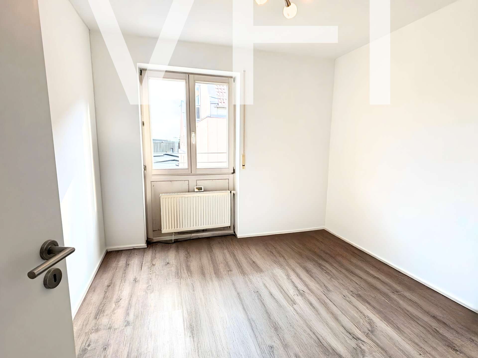 Immobilie in Gersthofen - Zentrale 6-Zi.-Wohnung - ideal für Mitarbeiter oder eine Familie - Bild 3