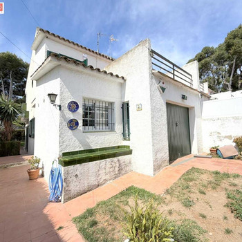 ECKHÄUSER-REIHENHAUS SEHR HELL MIT GARTEN, GARAGE UND MEERBLICK IN SEGUR DE CALAFELL!