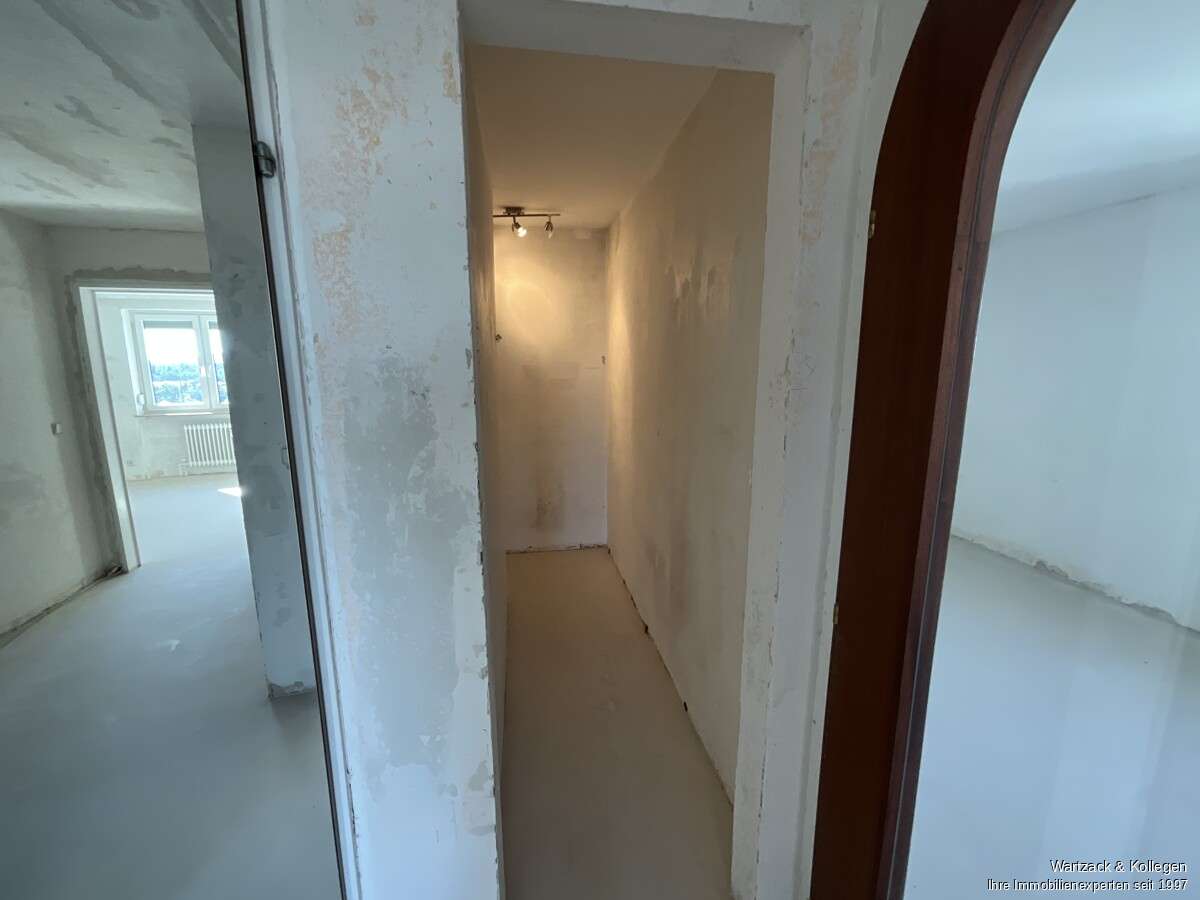 Immobilie in Schwaig bei Nürnberg - Über den Dächern von Schwaig - 3-Zimmer-Wohnung mit Ausblick, Balkon, Einbauküche und Garage - Bild 7