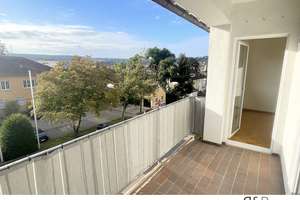 *** Sehr schöne 3 Zi. mit Balkon und Ausblick ***