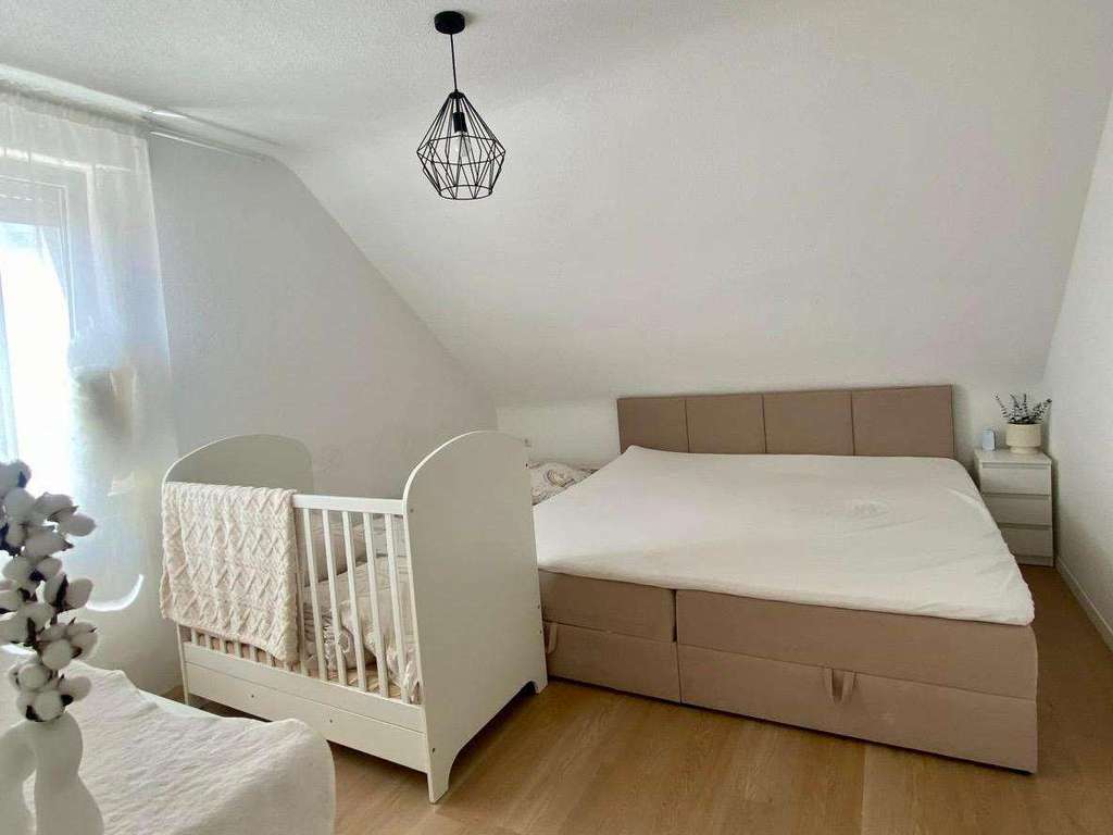 Immobilie in Lauffen am Neckar - Helle 4-Zimmer-Dachgeschosswohnung in Lauffen am Neckar - Bild 1