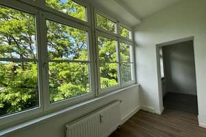 * geräumige 3 Zimmer * 3. OG * seperates WC * Wintergarten * max. Zweier WG *