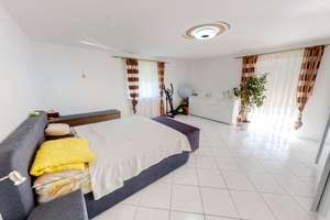 Zweifamilienhaus mit großem Garten in bester Lage – Die vollständige Adresse der Immobilie erhältst du vom Anbieter., 85051 Süd, Ingolstadt – Vorschaubild 16