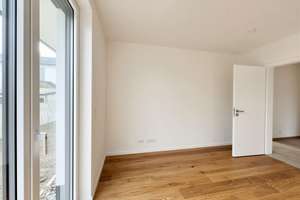 Neubau-Doppelhaushälfte mit wohnlich ausgebautem Souterrain und großem Garten – Reigersbachstraße 22e, 80995 Lerchenau-West, München – Vorschaubild 19