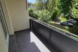 Frisch renovierte, helle 3-Zi-WHG mit Balkon und EBK in Stuttgart Ost – Kniebisstraße 32, 70188 Stuttgart – Vorschaubild 4