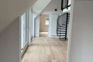 Renovierte, loftartige Dachterrassenwohnung mit Galerie