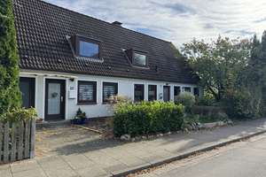 * Besichtigung am 03.11. von 16 - 17 Uhr * Gemütliches Mittelreihenhaus mit eigenem Gartenbereich – Gösselstieg 29, 25462 Rellingen – Vorschaubild 2