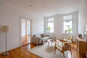Helle 2-Zimmer-Altbauwohnung mit Balkon in der Nähe zum Boxhagener Platz – Die vollständige Adresse der Immobilie erhältst du vom Anbieter., 10247 Friedrichshain, Berlin – Vorschaubild 3