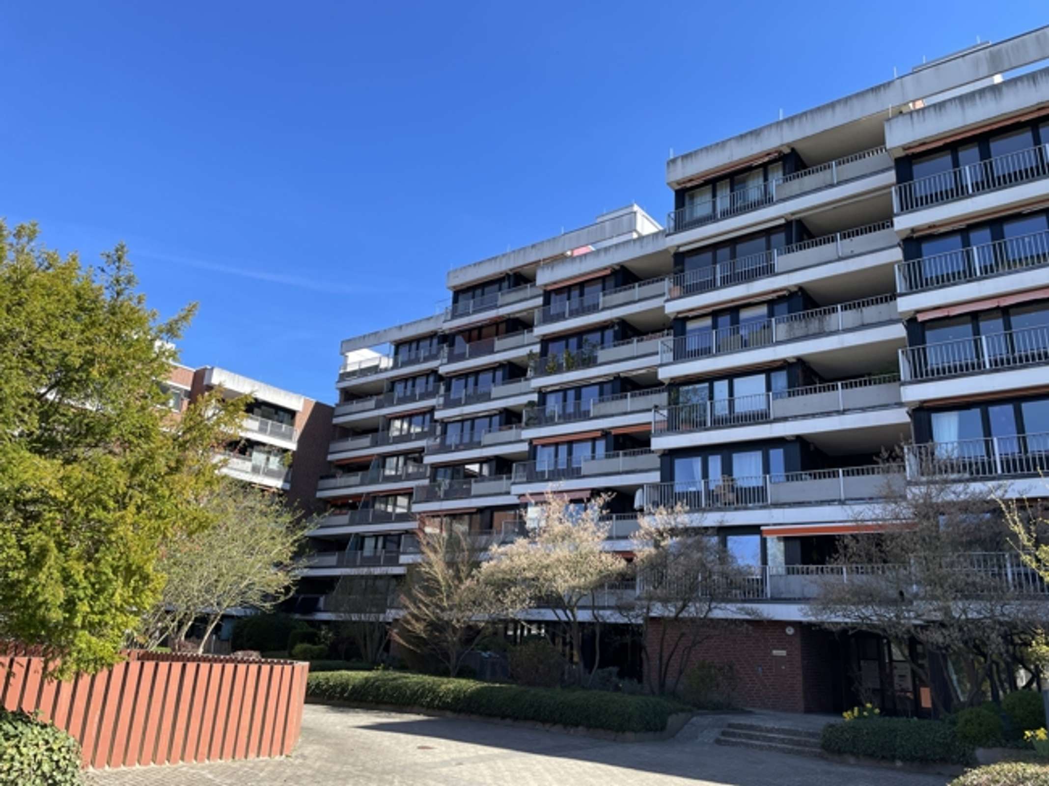 Solide Kapitalanlage: Ansprechende 2-Zimmer-ETW mit Loggia und Garage im oberen Ostviertel