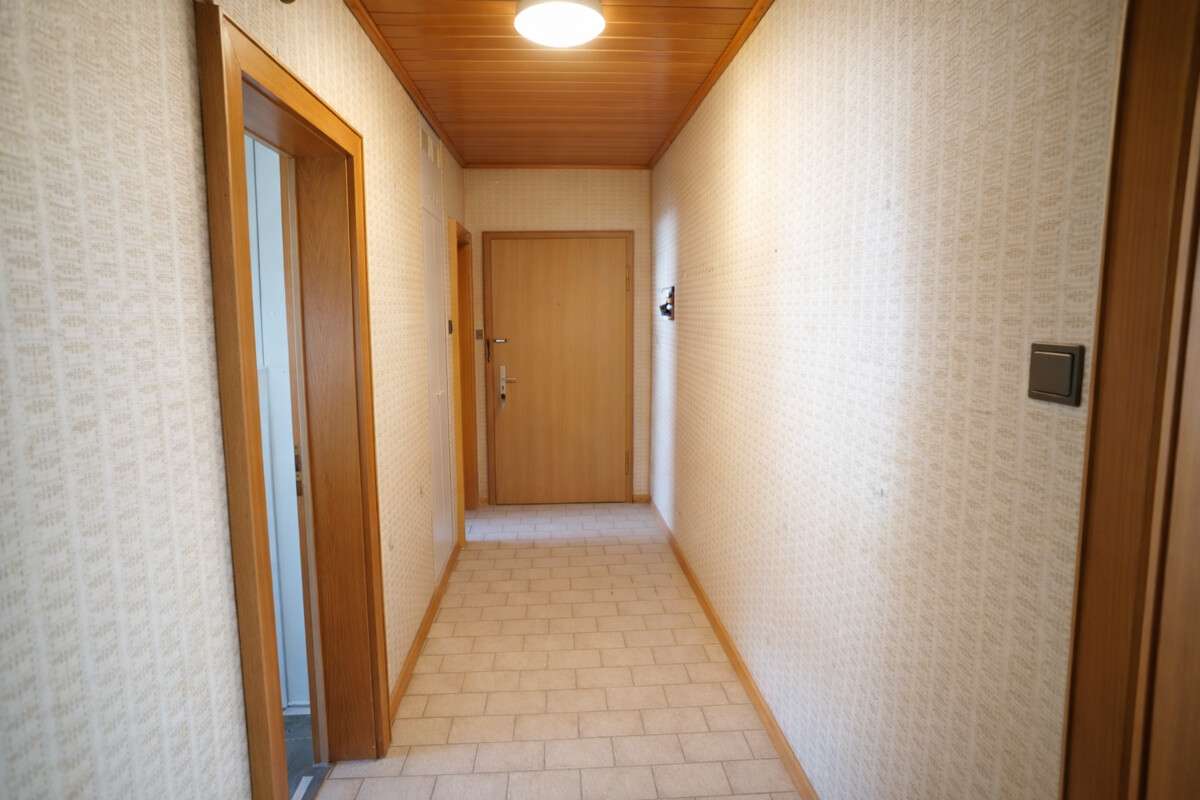 2 Zimmerwohnung + Balkon in Neusäß – sanieren und profitieren!, Augsburg Kreis – Bild 4