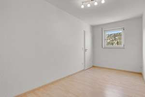 Einzigartiger Baustil! Neuwertiges Einfamilienhaus mit Galerie und WU-Keller in naturnaher Lage – Die vollständige Adresse der Immobilie erhältst du vom Anbieter., 91361 Pinzberg – Vorschaubild 17