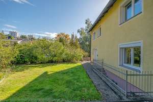 Großzügiges Zweifamilienhaus auf schönem Grundstück mit genügend Platz für Ihre Ideen – Die vollständige Adresse der Immobilie erhältst du vom Anbieter., 94034 Hals, Passau – Vorschaubild 4