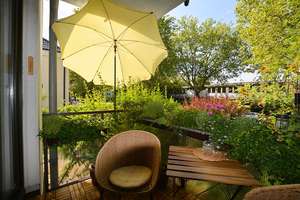 Helle 3 Zimmer-Wohnung im EG/Hochparterre mit Balkon in äußerst gepflegtem Mehrfamilienhaus