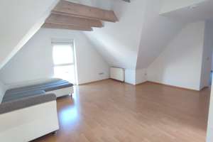 Gemütliche 2,5-Zimmer-Dachgeschosswohnung mit Stellplatz in begehrter Lage von Pfersee-Nord – Leonhard-Hausmann-Str. 45, 86157 Pfersee-Nord, Augsburg – Vorschaubild 1