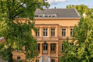 Historischer Charme in Bestlage – Beeindruckende Altbauwohnung mit Balkon