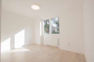 240 qm Garten, EBK, 3 Zimmer mit großem Sonnenscheinbalkon – 40593 Urdenbach, Düsseldorf – Vorschaubild 7