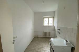 Helle 2,5-Z.-Wohnung mit Balkon u. Tageslichtbad für Selbstrenovierer – WBS-Berechtigung 100 bis 140 – Gartenfelder Str. 114B, 13599 Haselhorst, Berlin – Vorschaubild 6