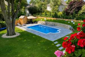 Exklusives Villenanwesen mit Pool, Parkgarten und repräsentativem Wohnkonzept