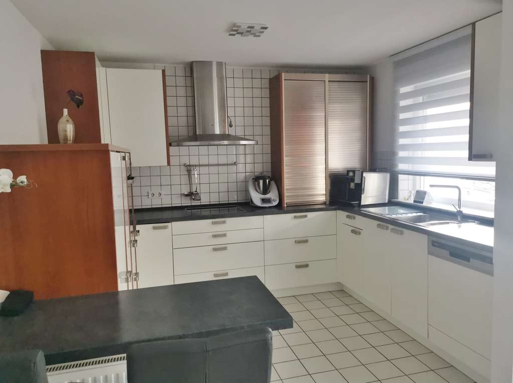 Immobilie in Dunningen - Helle 4-Zimmer-Wohnung mit eigenem Garten und zusätzlichen Büroräumen mit 24 m²! - Bild 3