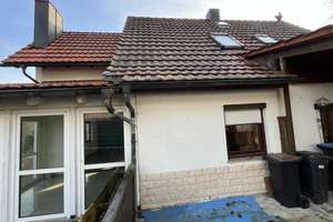 In schöner Ortsrand-/ Aussichtslage: Gepfl. EFH, u. a. mit Wintergarten, Kaminofen, Fußbodenheizung – Alte Weinstraße 33, 98554 Benshausen – Vorschaubild 91