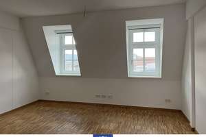 Exklusive hübsche Dachgeschosswohnung! Barrierefrei mit Loggia! 