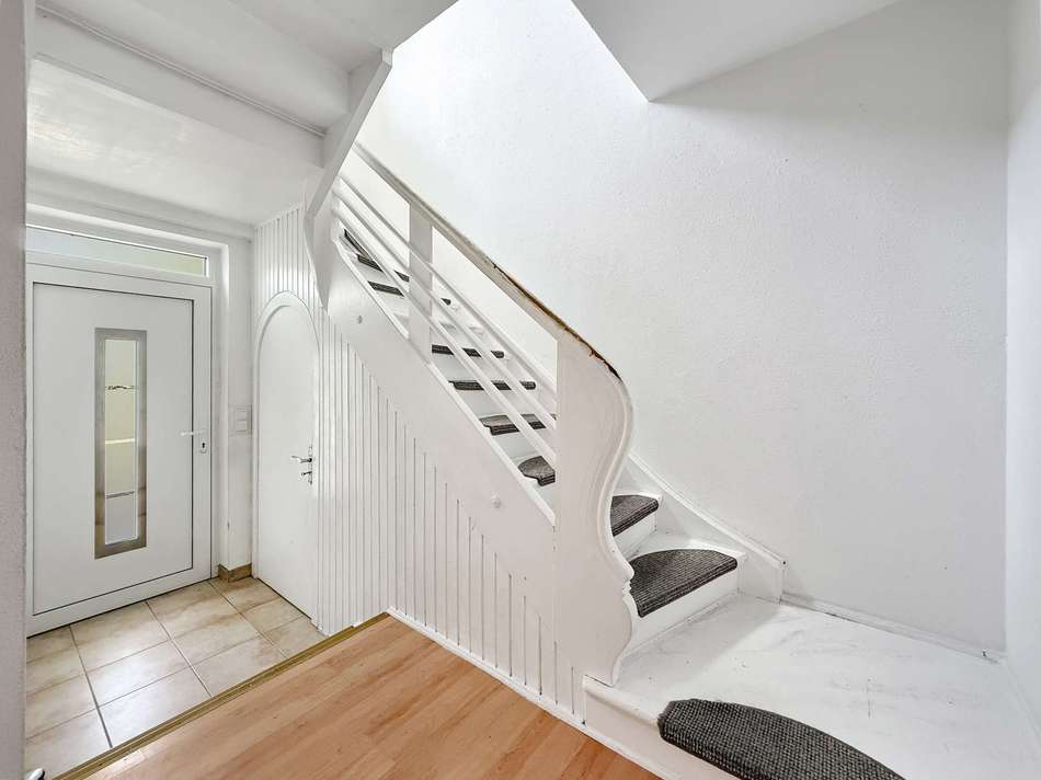 Flur und Treppe